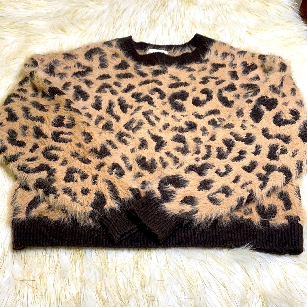 H&M - Cheetah Faux Fur Sweater Size XS